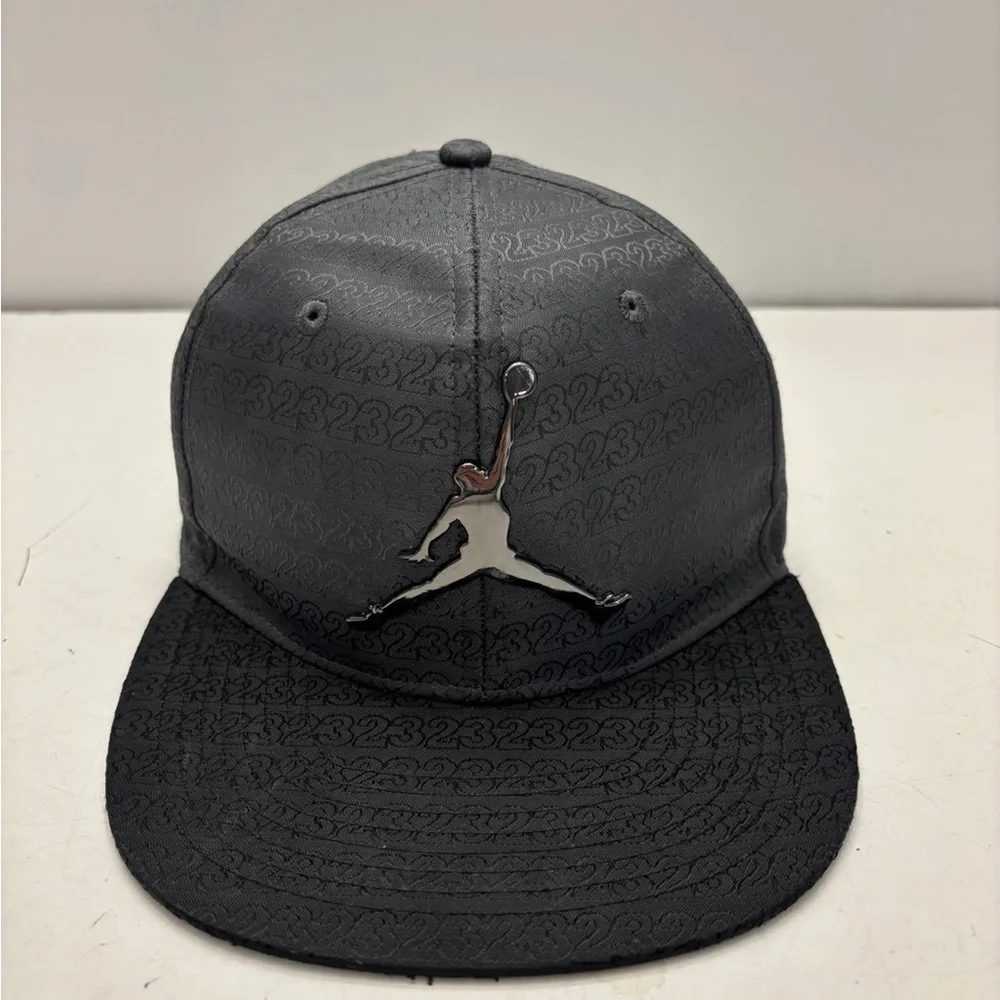 Nike Air Jordan Hat Youth One Size Fits Most Adjustable Snapback Gray / Black
